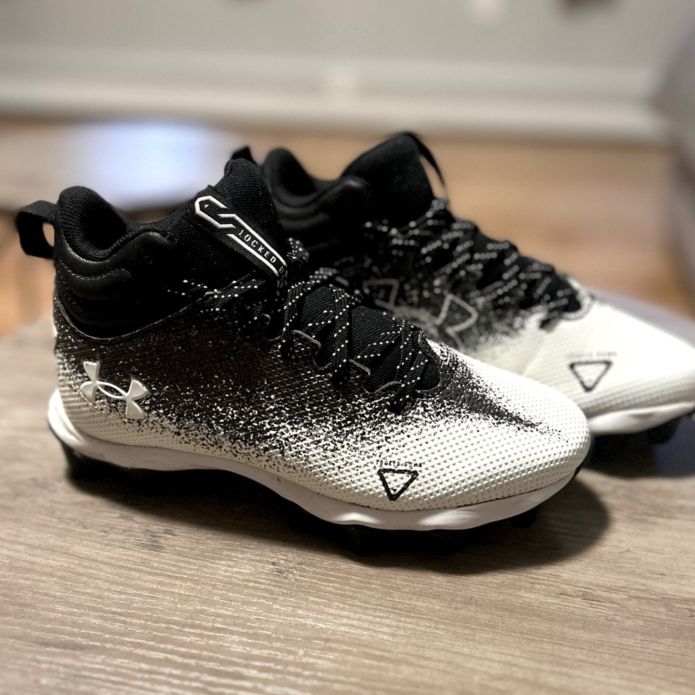Under Armour Kids Football Cleats